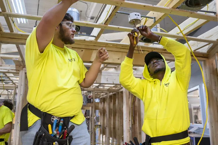 mtti electrician students